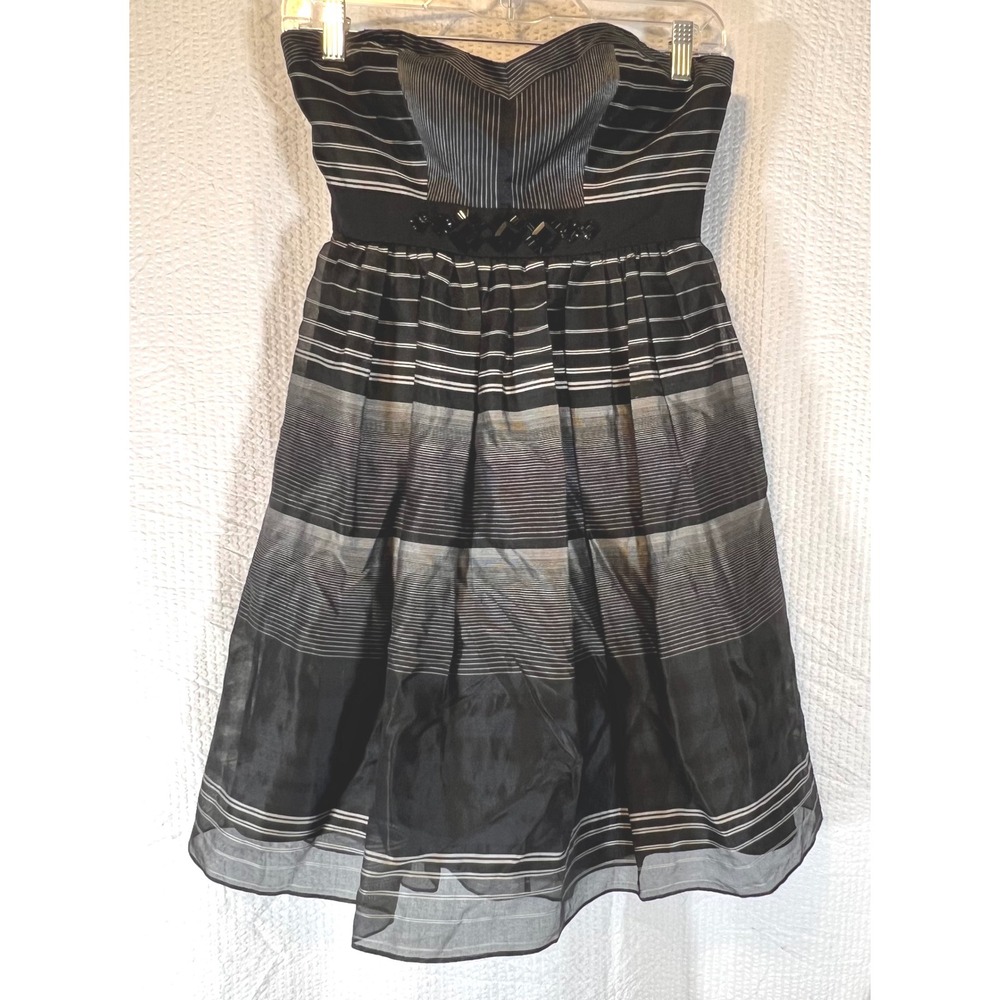 BCBGMAXAZRIA Strapless Dress Fit and Flare Striped Party‎ Cocktail 02